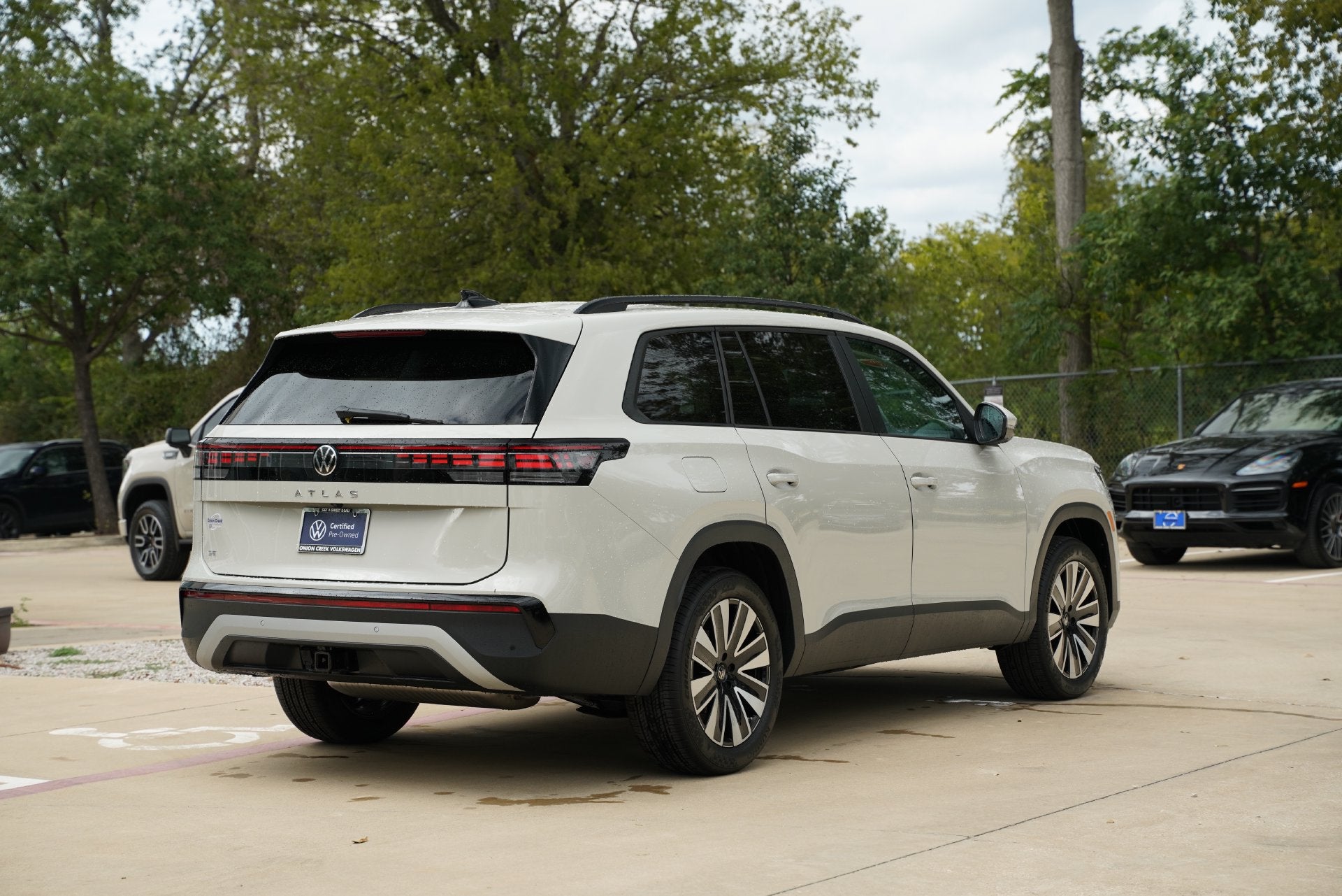 2027 Volkswagen Atlas SE w/Technology