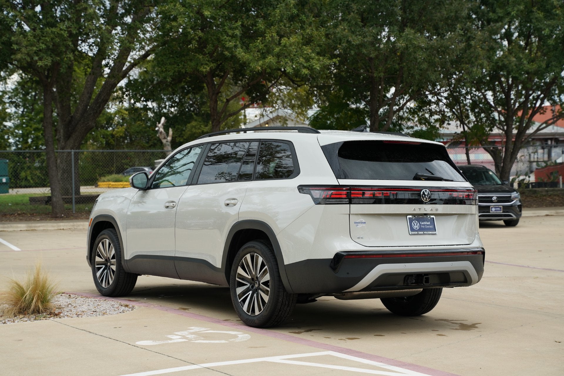 2027 Volkswagen Atlas SE w/Technology