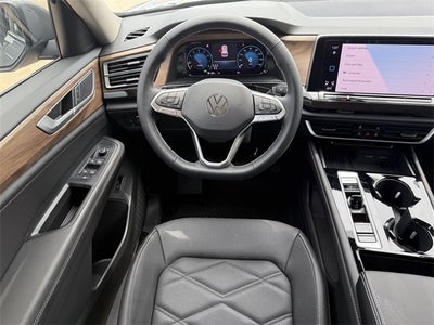 2025 Volkswagen Atlas 2.0T SE w/Technology