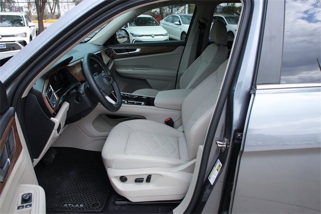 2025 Volkswagen Atlas 2.0T SE w/Technology