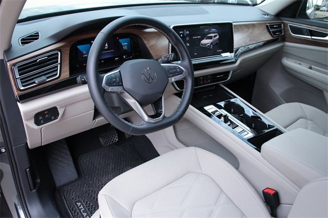 2025 Volkswagen Atlas 2.0T SE w/Technology