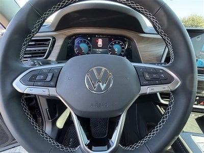 2025 Volkswagen Atlas 2.0T SE w/ Technology