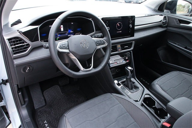 2026 Volkswagen Taos 1.5T SE Black