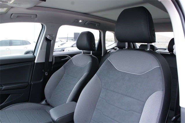 2026 Volkswagen Taos 1.5T SE Black