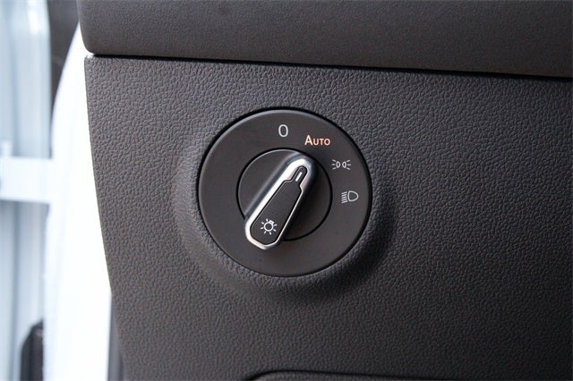 2026 Volkswagen Taos 1.5T SE Black