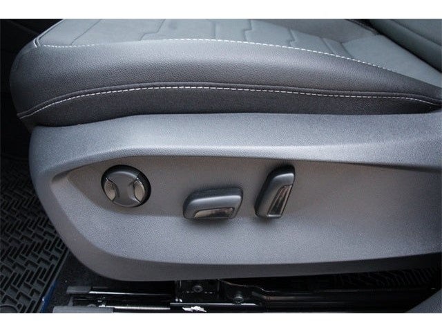 2026 Volkswagen Taos 1.5T SE Black