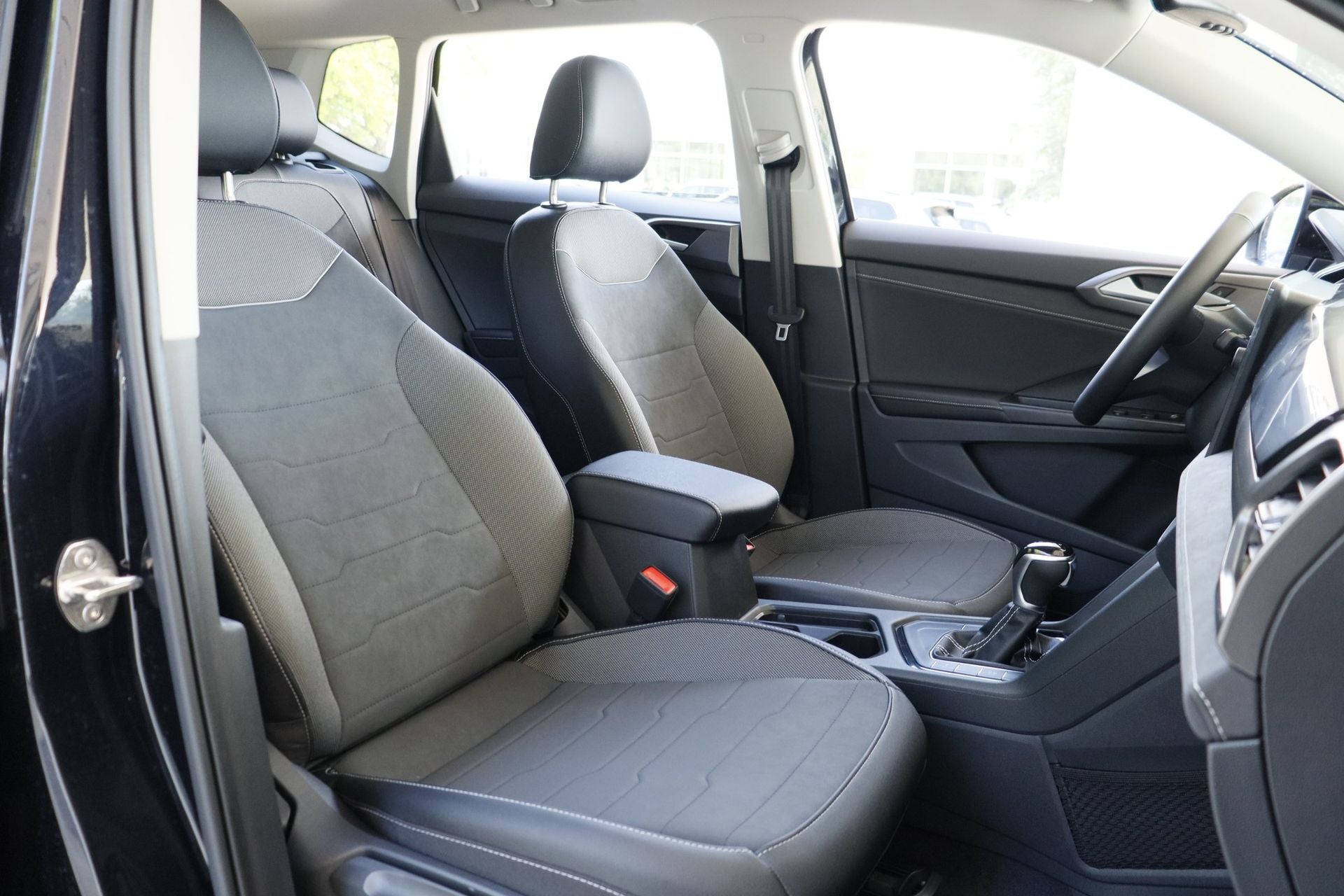 2026 Volkswagen Taos 1.5T SE Black