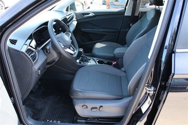 2026 Volkswagen Taos 1.5T SE Black