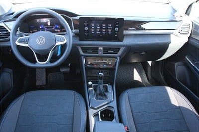 2026 Volkswagen Taos 1.5T SE Black
