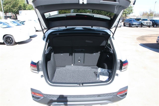 2026 Volkswagen Taos 1.5T SE Black