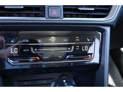 2026 Volkswagen Taos 1.5T SE Black