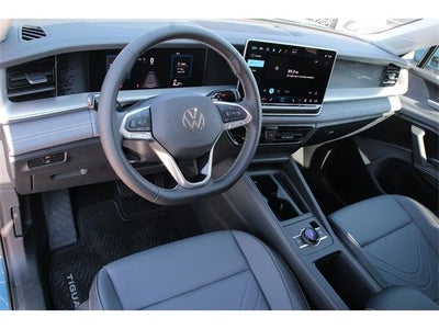 2025 Volkswagen Tiguan 2.0T SE