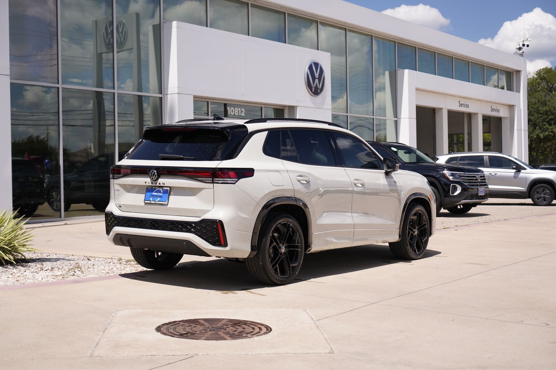 2026 Volkswagen Tiguan 2.0T SE R-Line Black