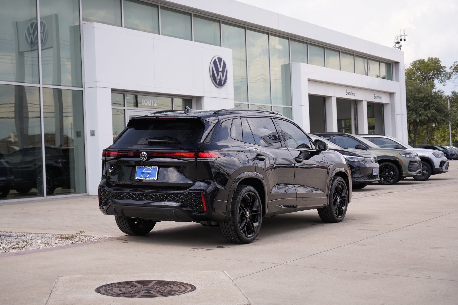 2026 Volkswagen Tiguan 2.0T SE R-Line Black