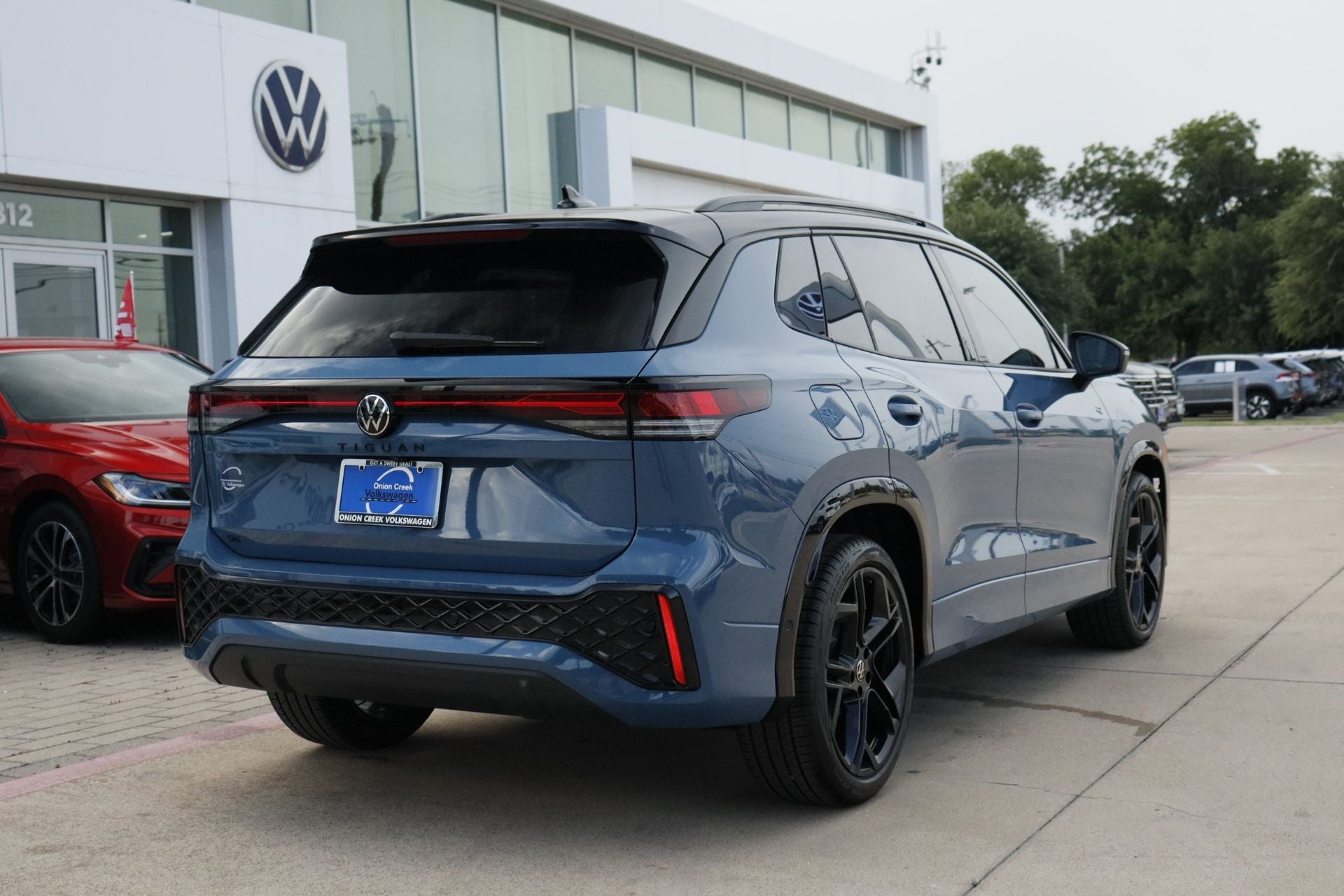 2026 Volkswagen Tiguan 2.0T SE R-Line Black