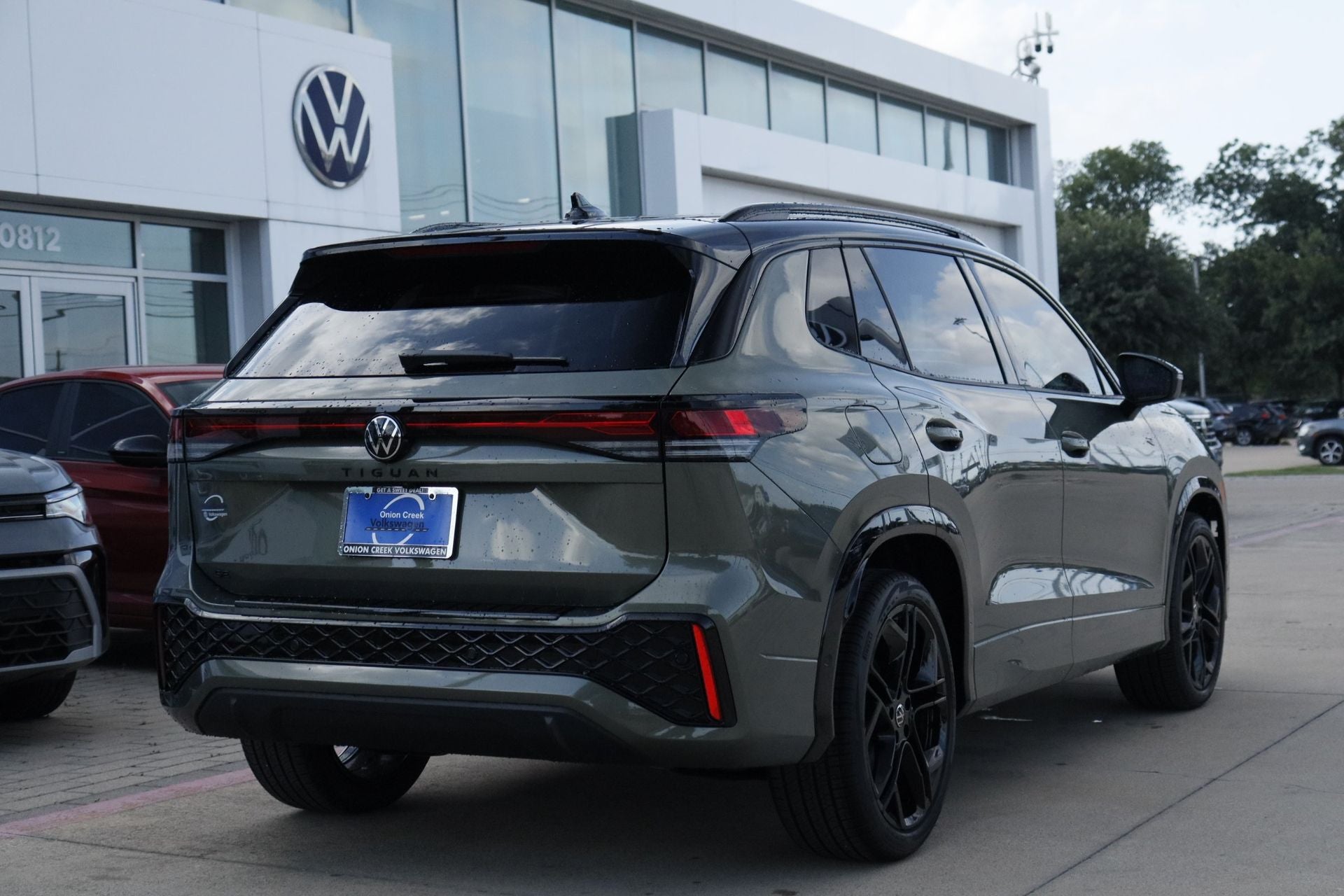2026 Volkswagen Tiguan 2.0T SE R-Line Black