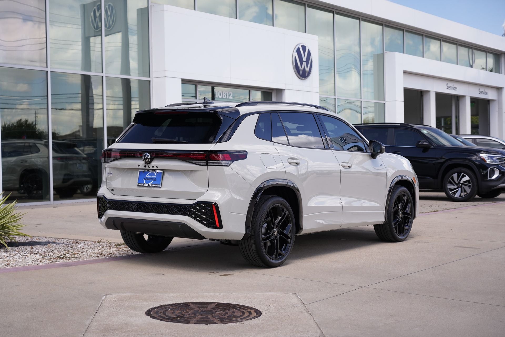 2026 Volkswagen Tiguan 2.0T SE R-Line Black