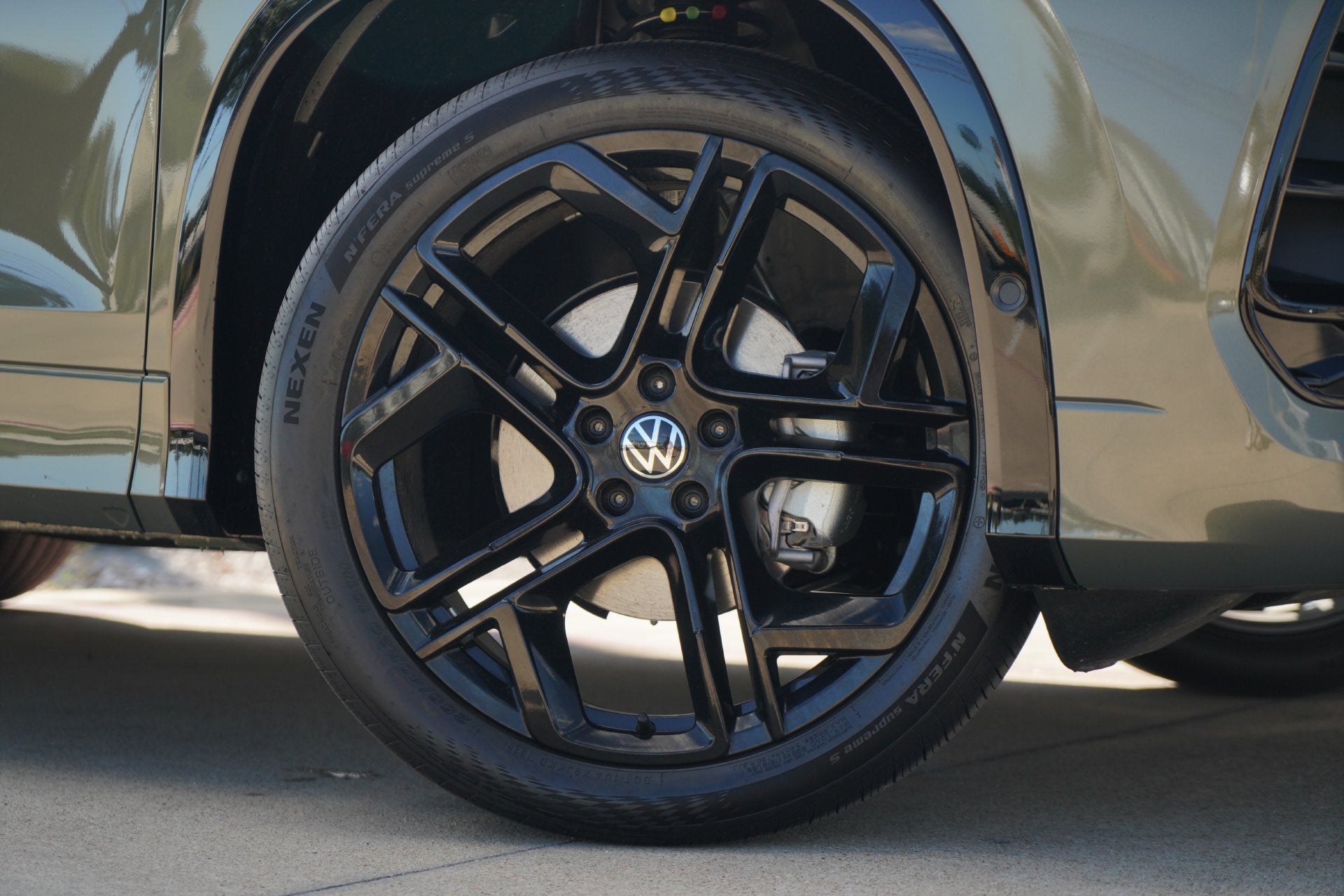 2026 Volkswagen Tiguan 2.0T SE R-Line Black