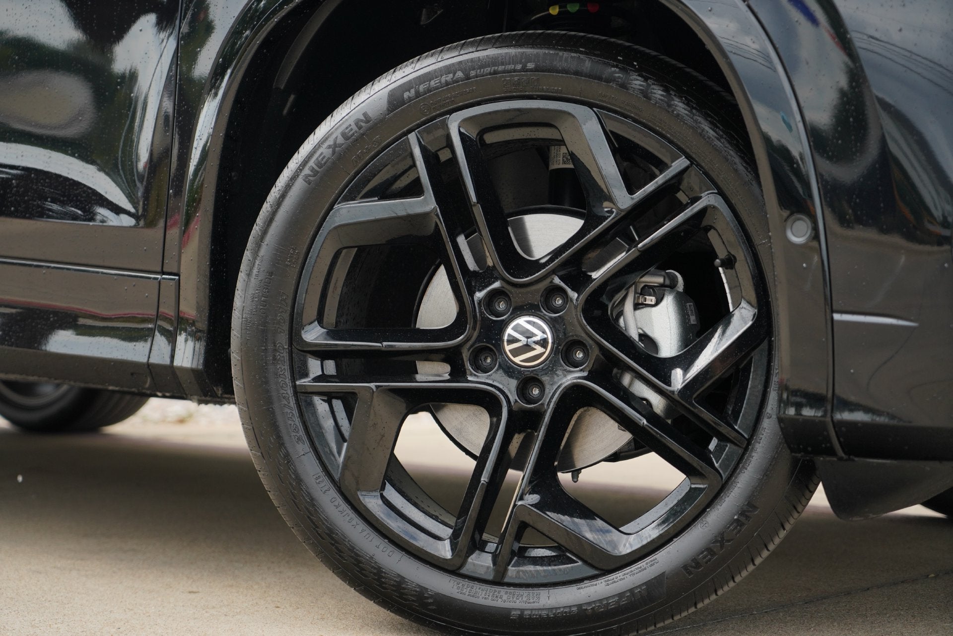 2026 Volkswagen Tiguan 2.0T SE R-Line Black
