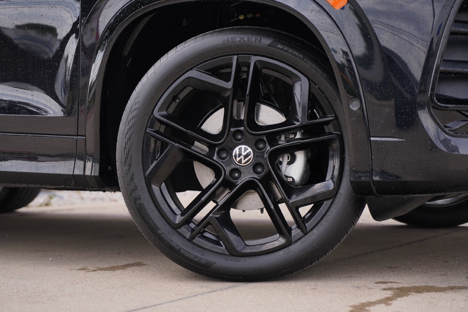 2026 Volkswagen Tiguan 2.0T SE R-Line Black