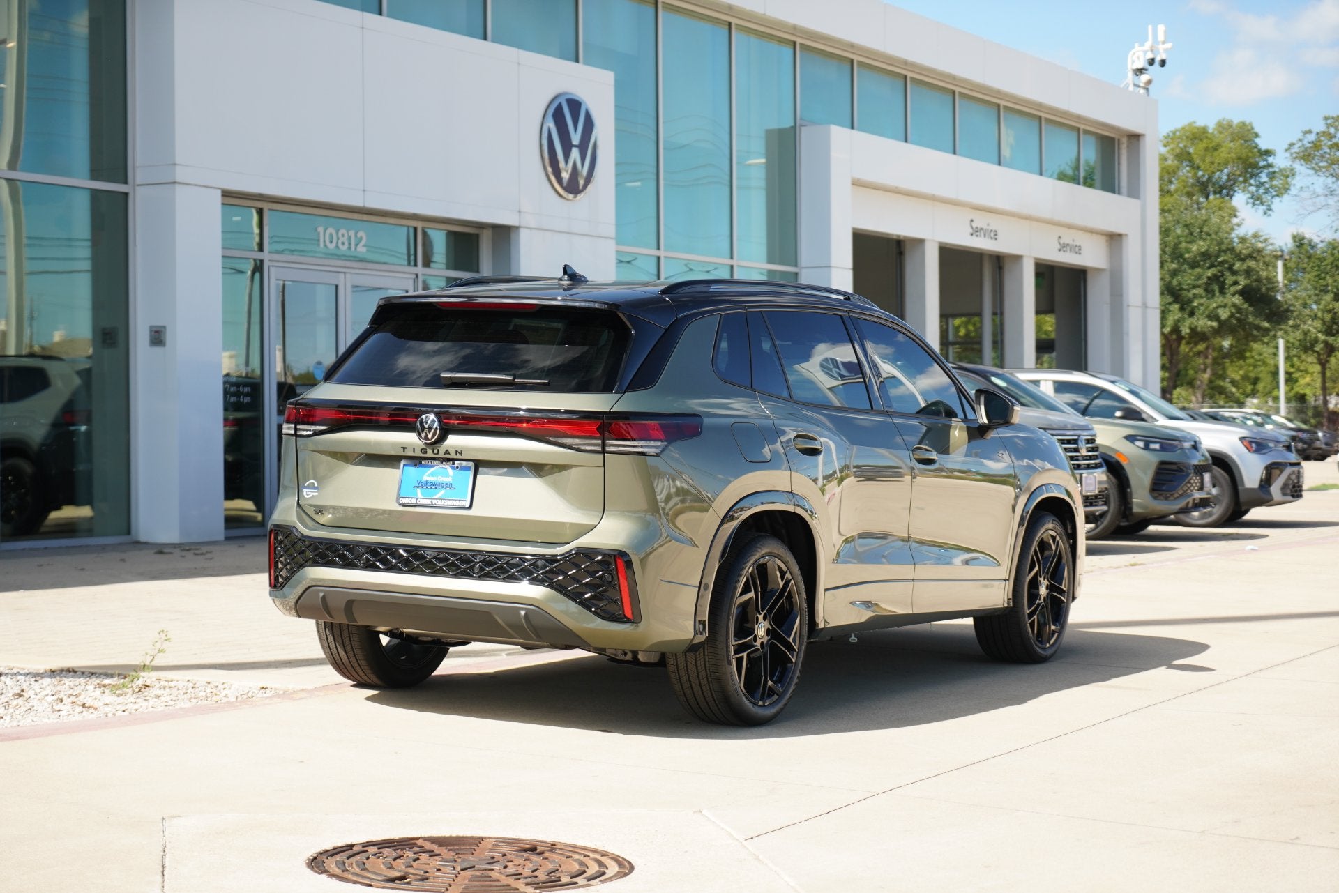 2026 Volkswagen Tiguan 2.0T SE R-Line Black