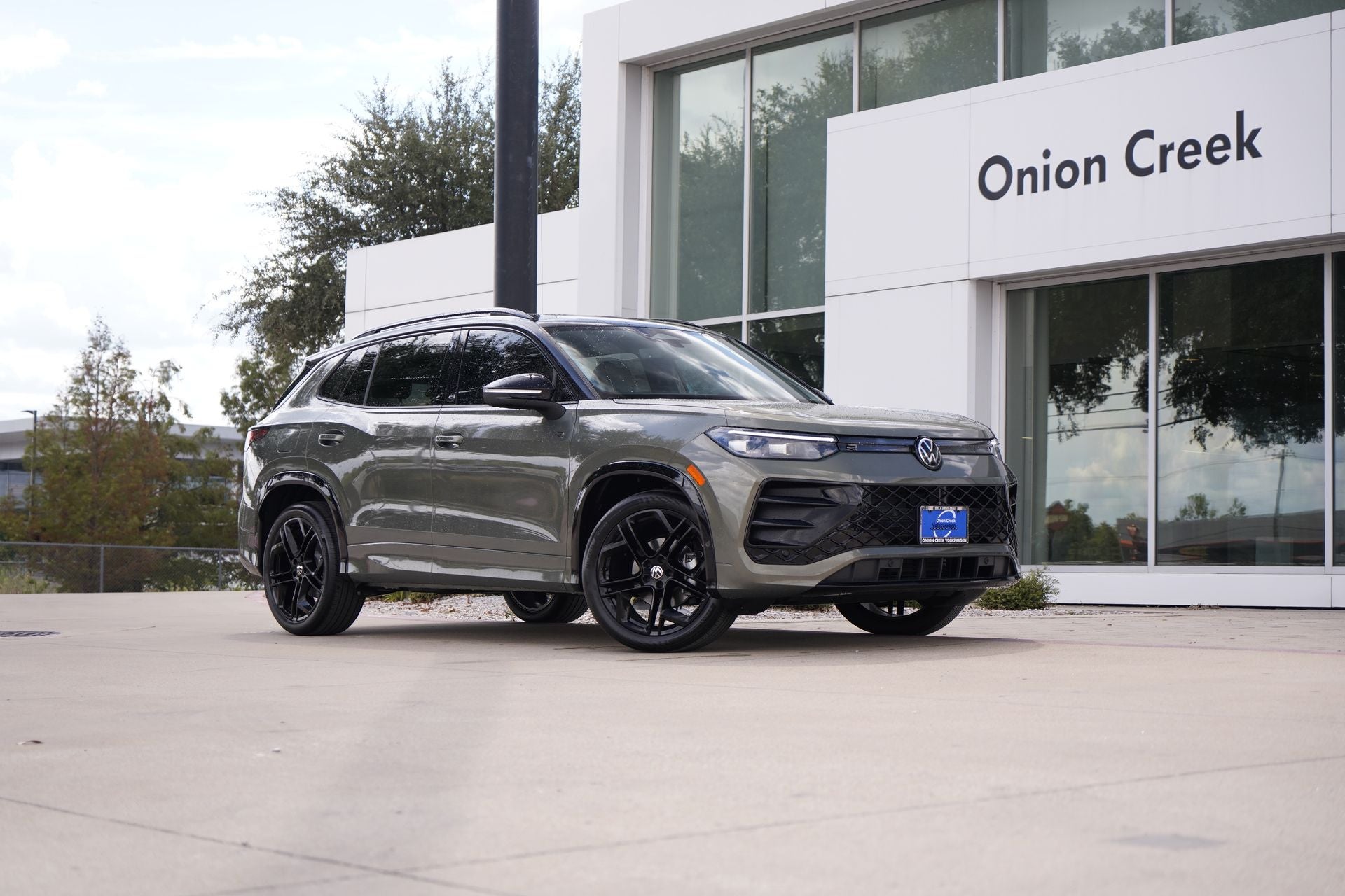2026 Volkswagen Tiguan 2.0T SE R-Line Black