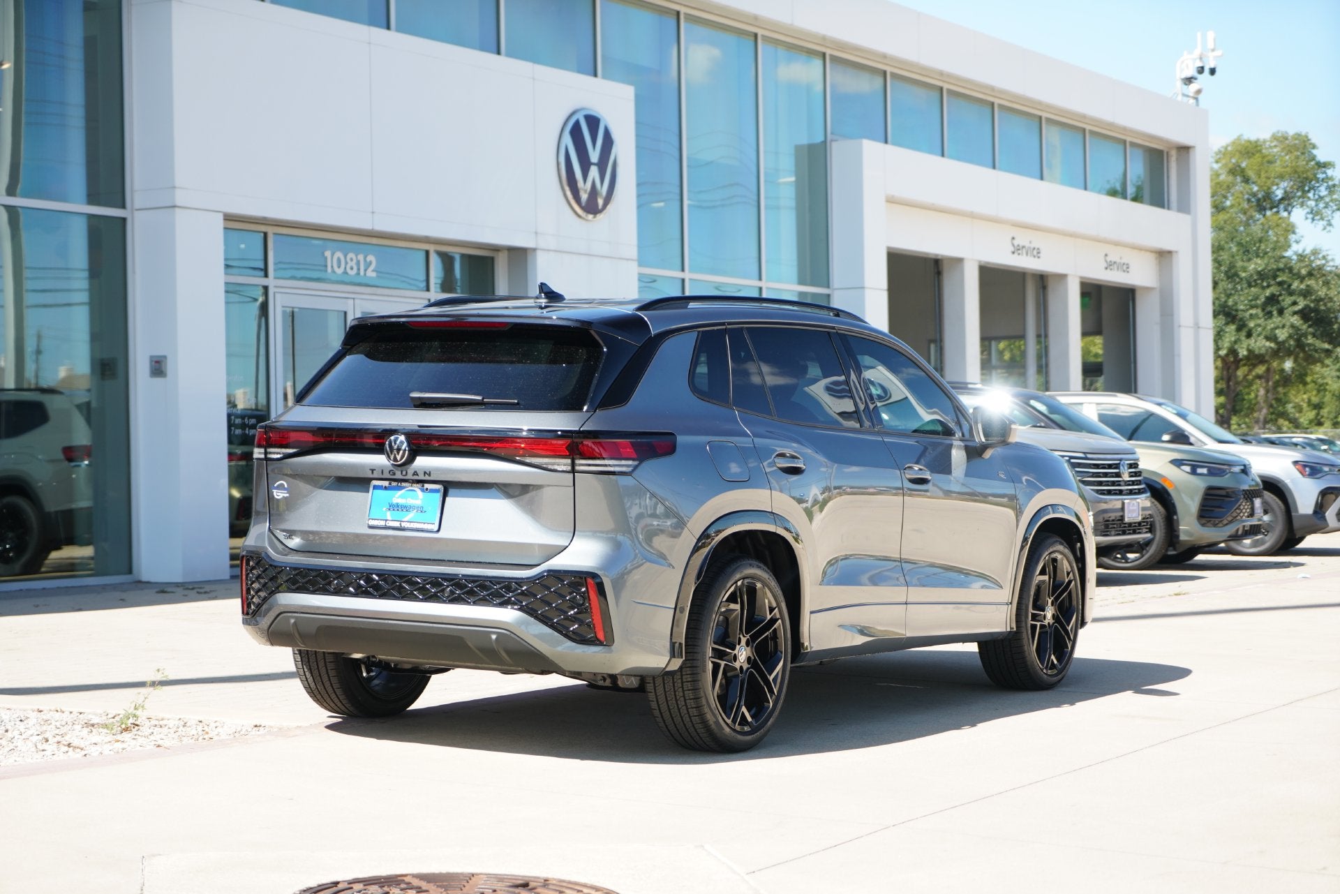 2026 Volkswagen Tiguan 2.0T SE R-Line Black