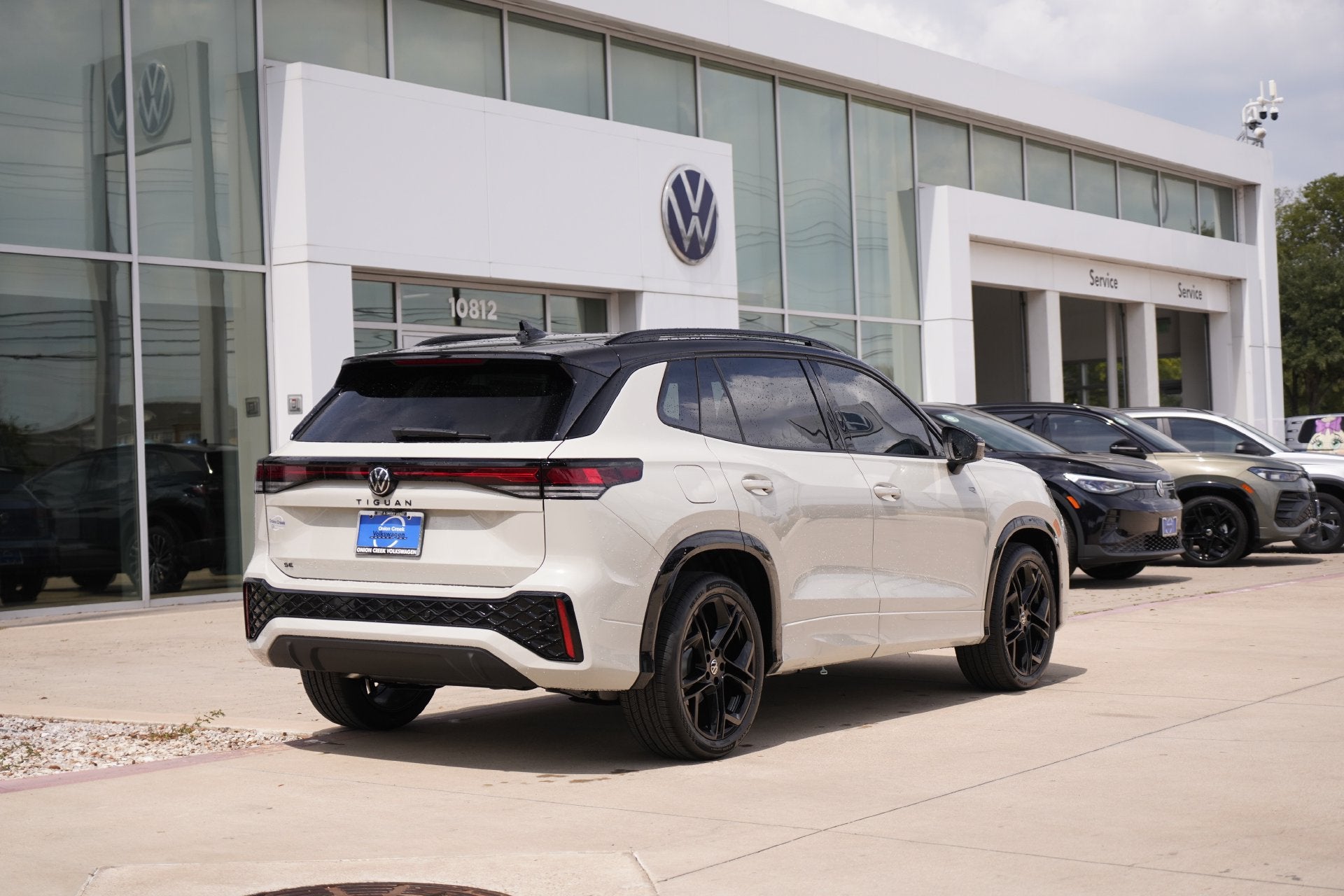 2026 Volkswagen Tiguan 2.0T SE R-Line Black