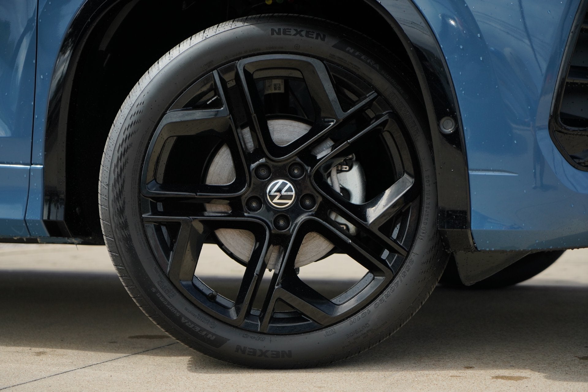 2026 Volkswagen Tiguan 2.0T SE R-Line Black