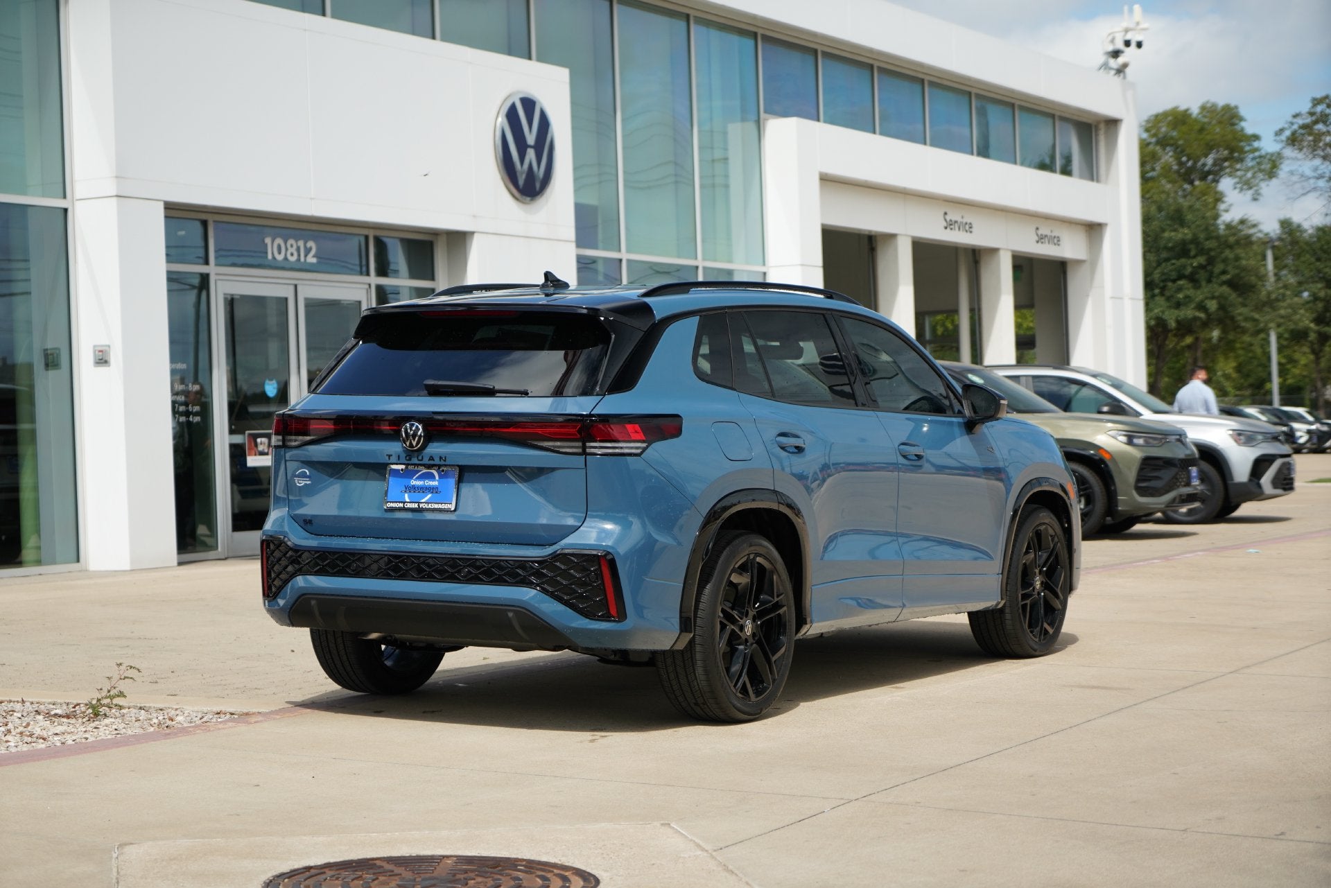 2026 Volkswagen Tiguan 2.0T SE R-Line Black