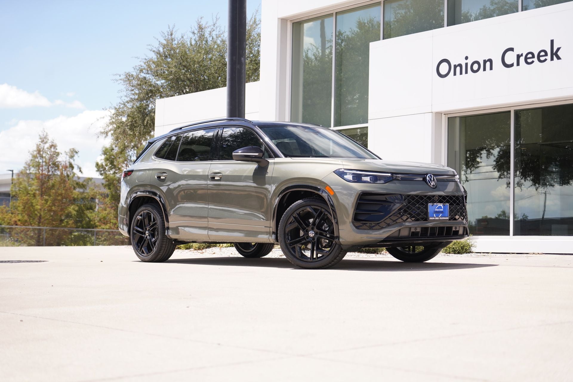 2026 Volkswagen Tiguan 2.0T SE R-Line Black