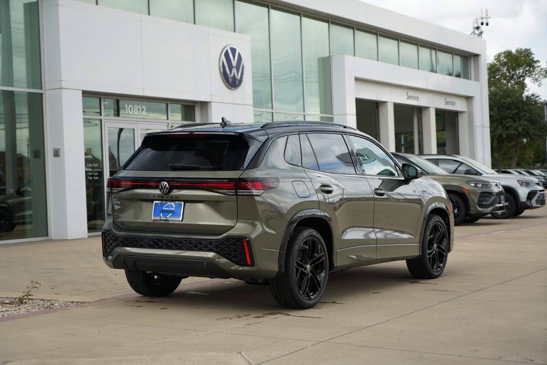 2026 Volkswagen Tiguan 2.0T SE R-Line Black