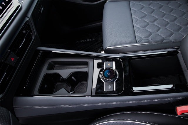 2026 Volkswagen Tiguan 2.0T SEL R-Line