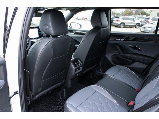 2026 Volkswagen Tiguan 2.0T SEL R-Line