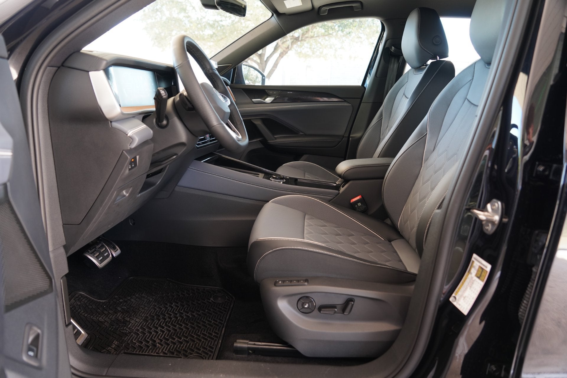 2026 Volkswagen Tiguan 2.0T SEL R-Line Turbo