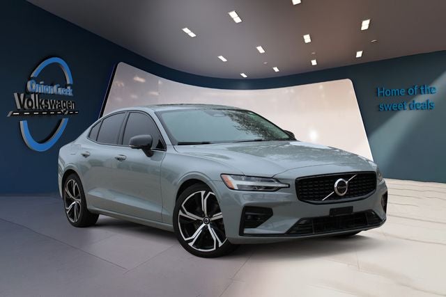 2024 Volvo S60 B5 Plus Dark Theme