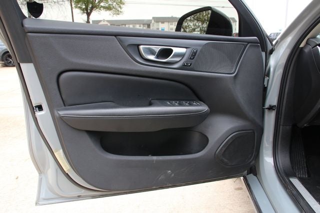 2024 Volvo S60 B5 Plus Dark Theme