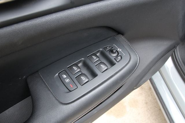 2024 Volvo S60 B5 Plus Dark Theme