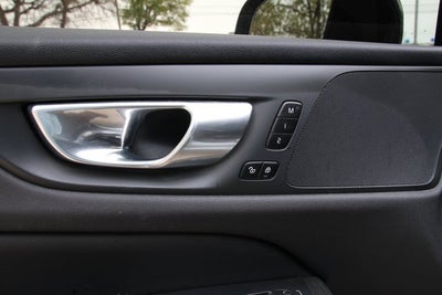 2024 Volvo S60 B5 Plus Dark Theme