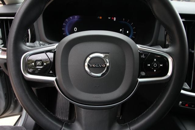 2024 Volvo S60 B5 Plus Dark Theme