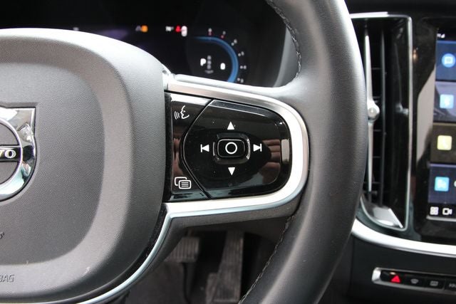 2024 Volvo S60 B5 Plus Dark Theme