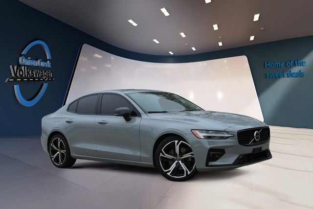 2024 Volvo S60 B5 Plus Dark Theme