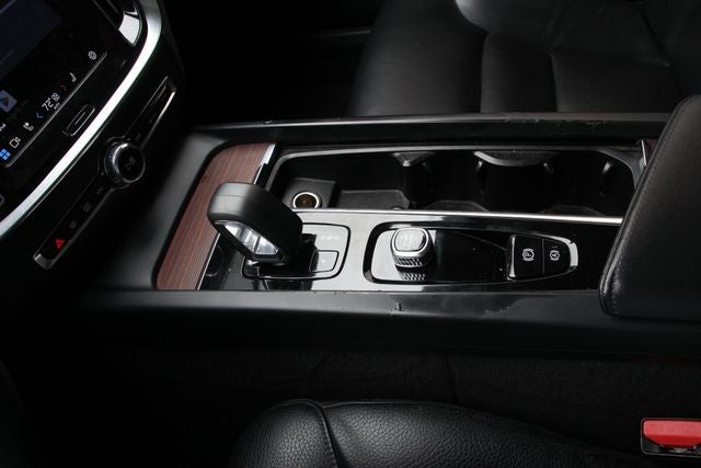 2024 Volvo S60 B5 Plus Dark Theme