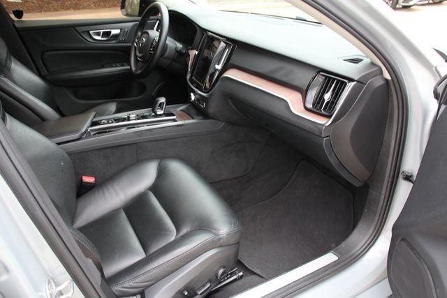 2024 Volvo S60 B5 Plus Dark Theme