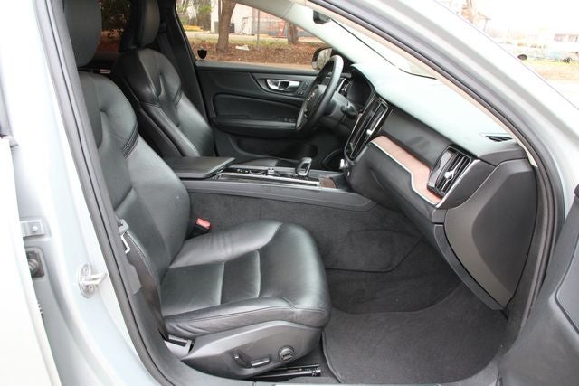 2024 Volvo S60 B5 Plus Dark Theme