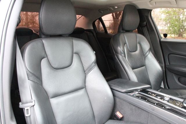 2024 Volvo S60 B5 Plus Dark Theme