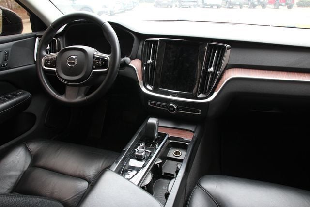 2024 Volvo S60 B5 Plus Dark Theme