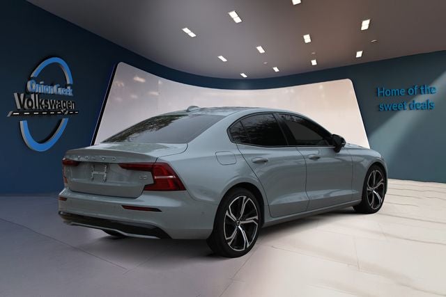 2024 Volvo S60 B5 Plus Dark Theme