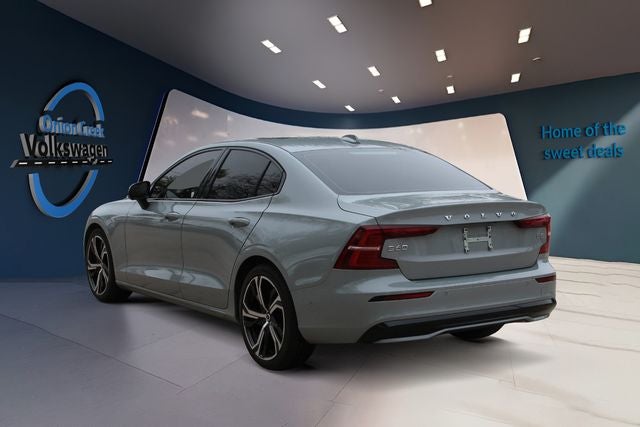 2024 Volvo S60 B5 Plus Dark Theme