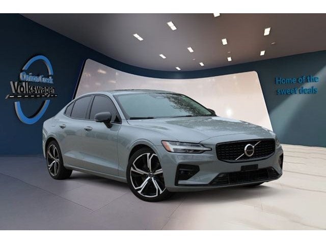 2024 Volvo S60 B5 Plus Dark Theme